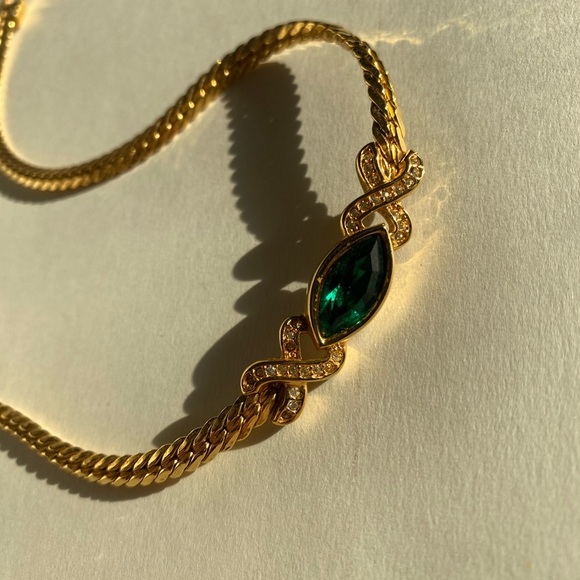 Vintage gold tone SWAROVSKI emerald green color crystal statement necklace - Picture 5 of 10